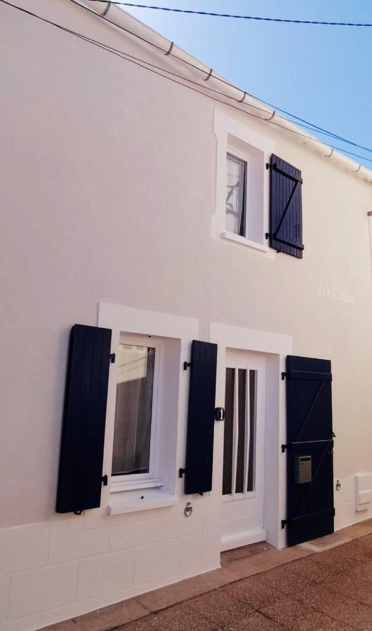 Maison De Pecheur Renovee Avec Cour Proche Du Port レ・サ​​ーブル・ドロンヌ エクステリア 写真