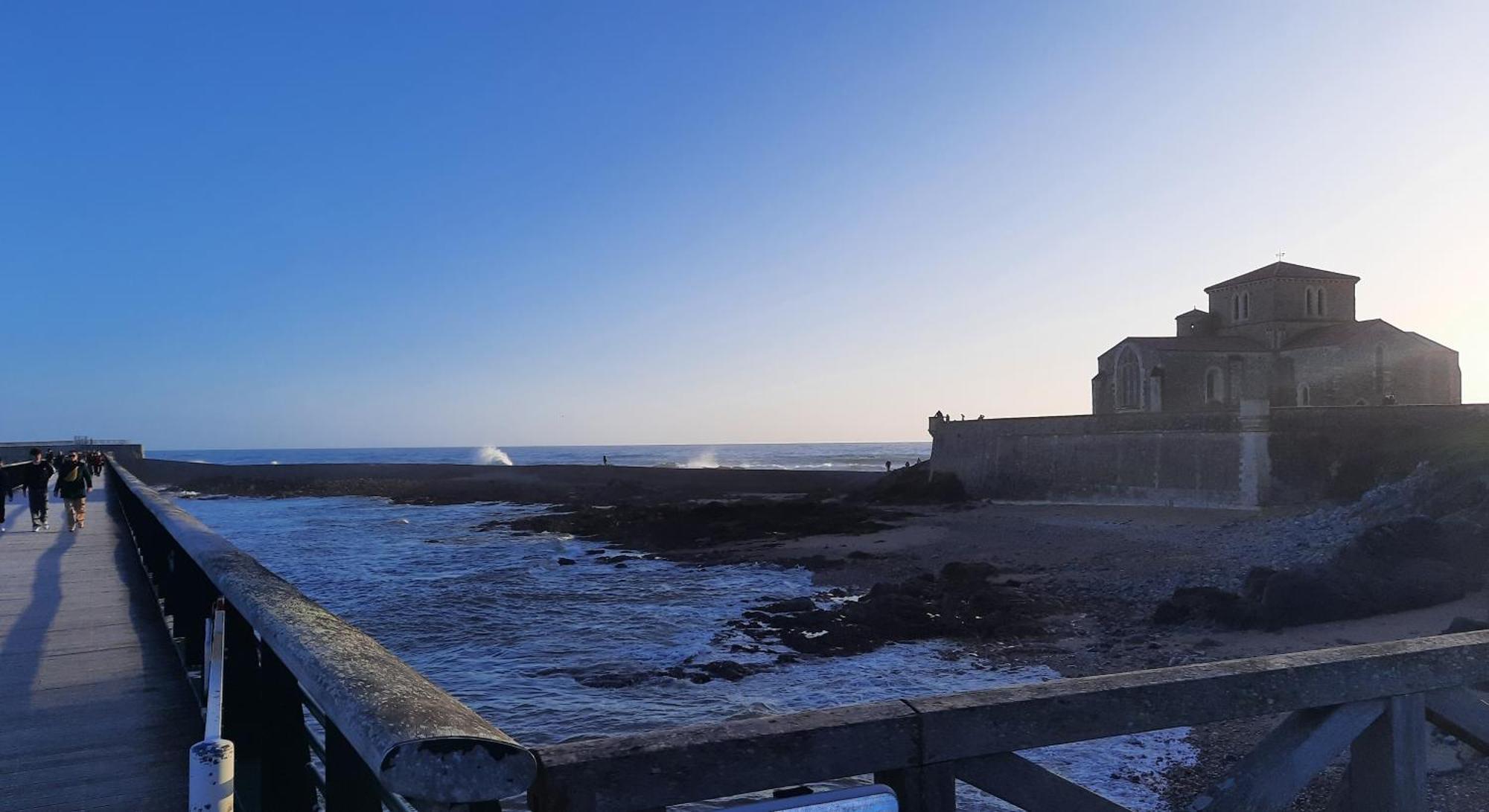 Maison De Pecheur Renovee Avec Cour Proche Du Port レ・サ​​ーブル・ドロンヌ エクステリア 写真